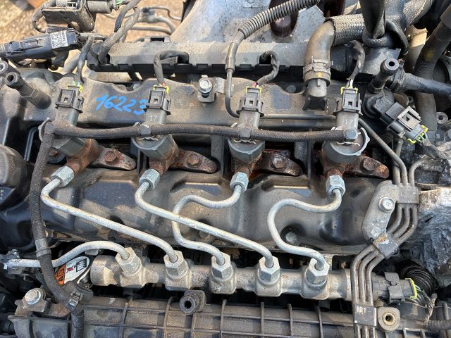 bontott HYUNDAI i40 Motor (Fűzött blokk hengerfejjel)