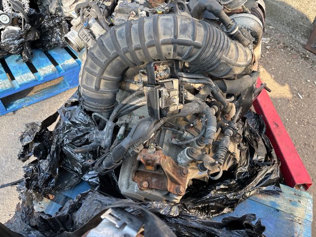 bontott HYUNDAI i40 Motor (Fűzött blokk hengerfejjel)