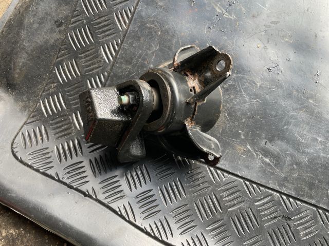 bontott HYUNDAI i40 Motor Tartó Bak Jobb