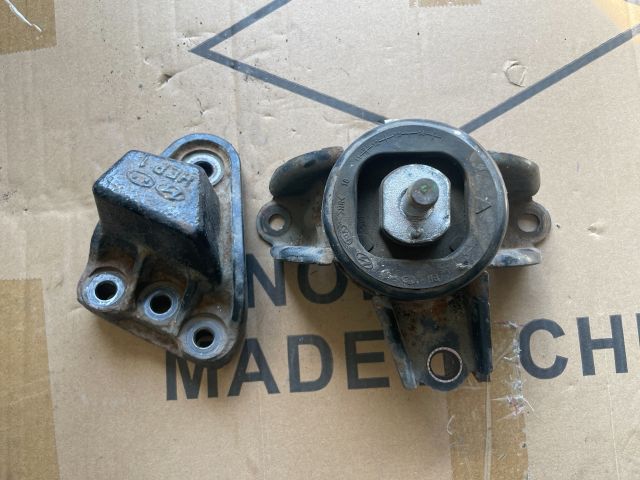 bontott HYUNDAI i40 Motor Tartó Bak Jobb