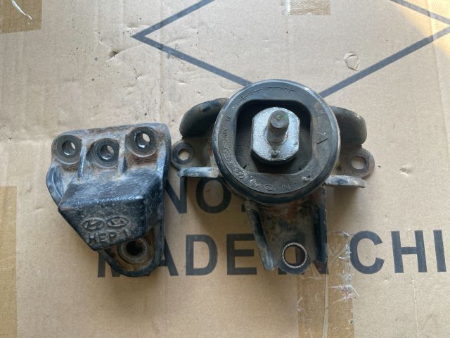 bontott HYUNDAI i40 Motor Tartó Bak Jobb