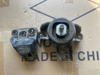 bontott HYUNDAI i40 Motor Tartó Bak Jobb