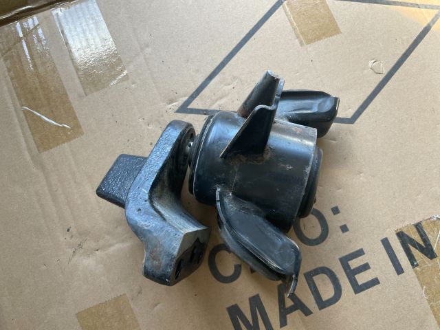 bontott HYUNDAI i40 Motor Tartó Bak Jobb