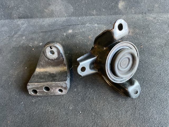 bontott HYUNDAI i40 Motor Tartó Bak Jobb