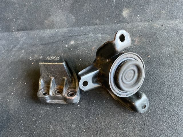 bontott HYUNDAI i40 Motor Tartó Bak Jobb