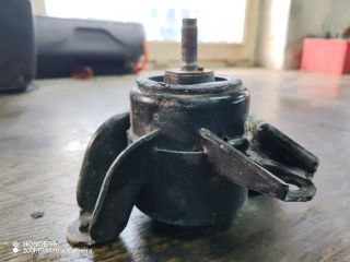 bontott HYUNDAI i40 Motor Tartó Bak Jobb