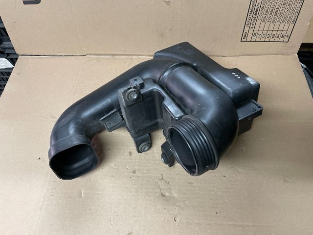 bontott HYUNDAI i40 Rezonátor