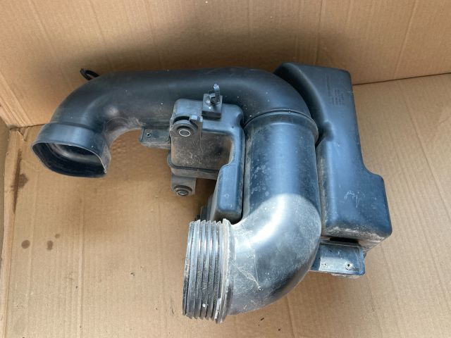 bontott HYUNDAI i40 Rezonátor