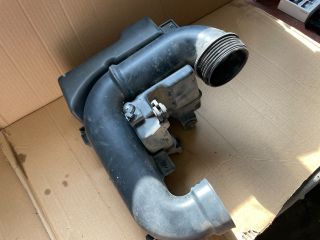 bontott HYUNDAI i40 Rezonátor