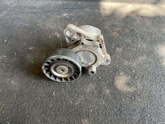 bontott HYUNDAI i40 Szíjfeszítő Görgő