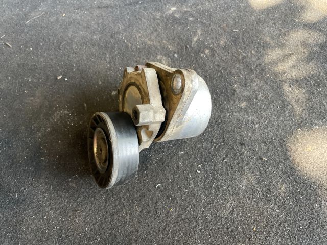 bontott HYUNDAI i40 Szíjfeszítő Görgő