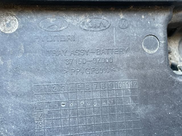 bontott HYUNDAI i40 Akkumulátor Tartó