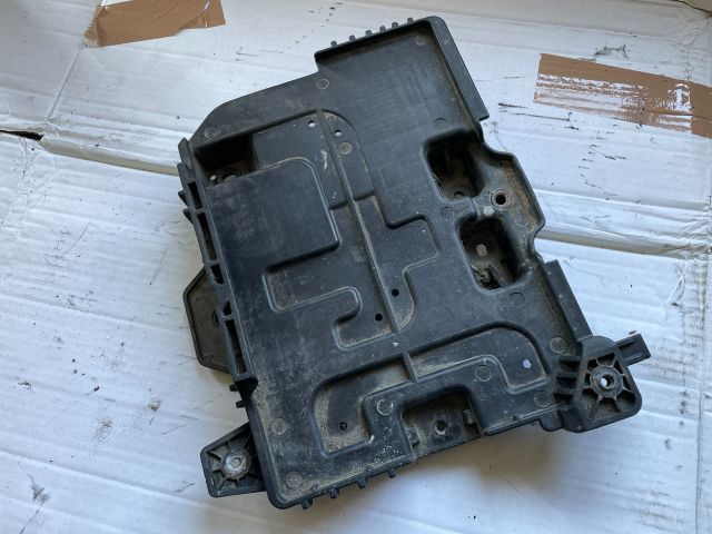 bontott HYUNDAI i40 Akkumulátor Tartó