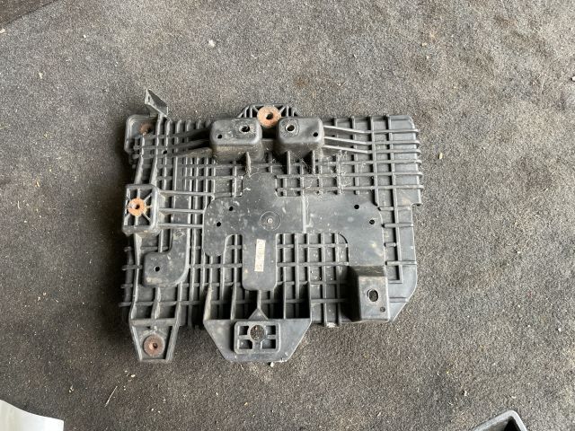 bontott HYUNDAI i40 Akkumulátor Tartó