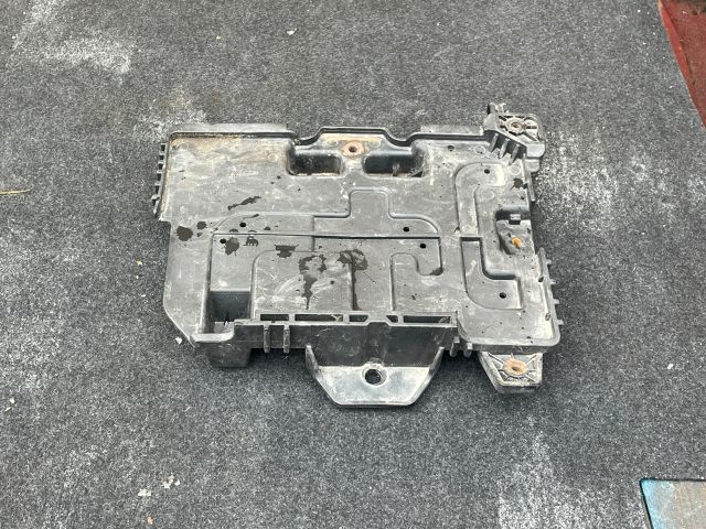 bontott HYUNDAI i40 Akkumulátor Tartó