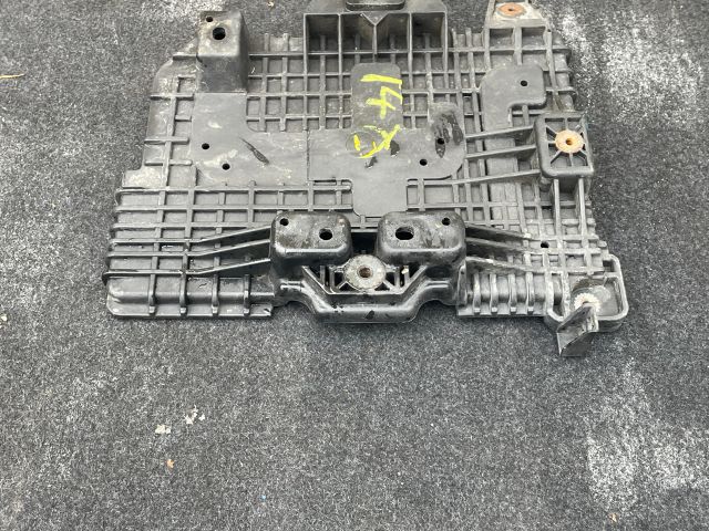 bontott HYUNDAI i40 Akkumulátor Tartó