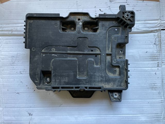 bontott HYUNDAI i40 Akkumulátor Tartó