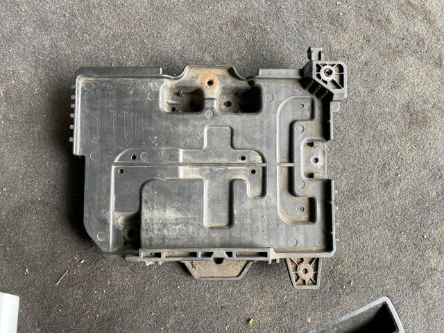 bontott HYUNDAI i40 Akkumulátor Tartó