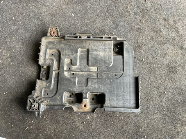 bontott HYUNDAI i40 Akkumulátor Tartó