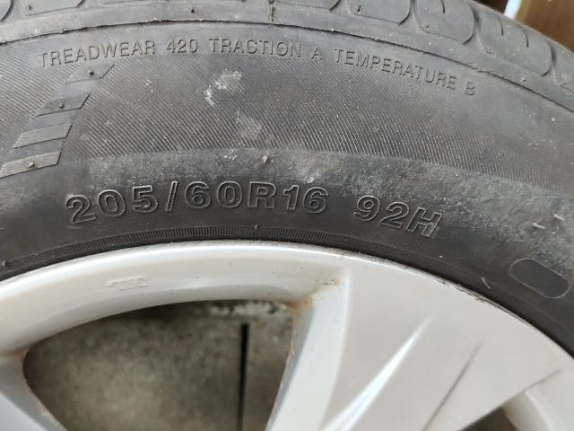 bontott HYUNDAI i40 Alufelni Gumival (1 db)