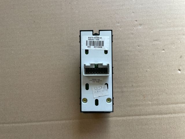 bontott HYUNDAI i40 Bal első Ablakemelő Kapcsoló