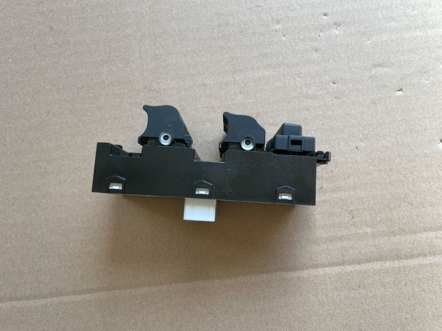 bontott HYUNDAI i40 Bal első Ablakemelő Kapcsoló