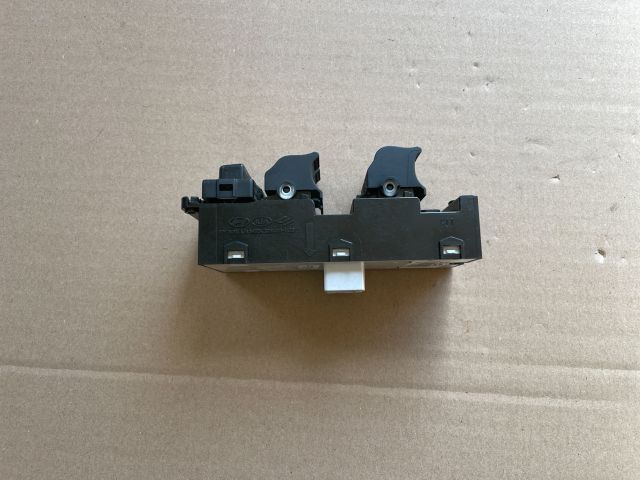 bontott HYUNDAI i40 Bal első Ablakemelő Kapcsoló