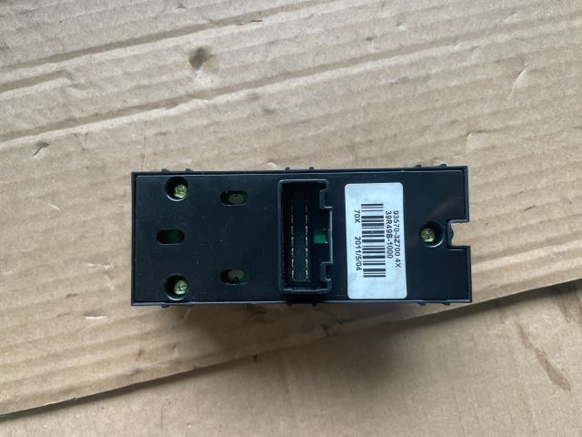 bontott HYUNDAI i40 Bal első Ablakemelő Kapcsoló