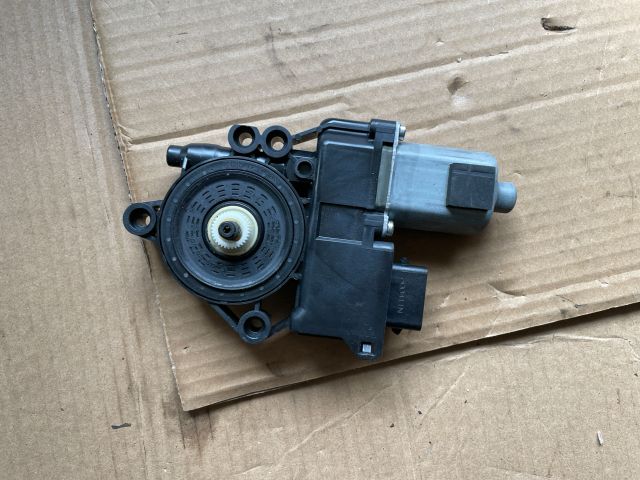 bontott HYUNDAI i40 Bal első Ablakemelő Motor