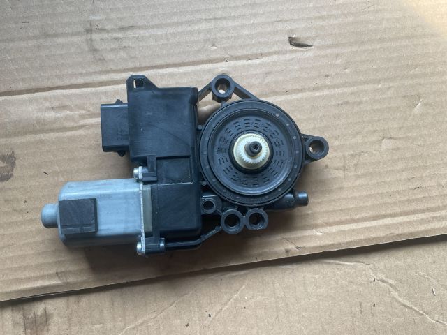 bontott HYUNDAI i40 Bal első Ablakemelő Motor
