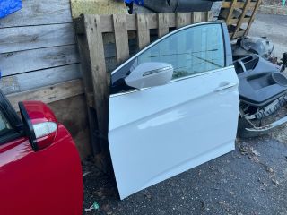 bontott HYUNDAI i40 Bal első Ajtó (Részeivel)