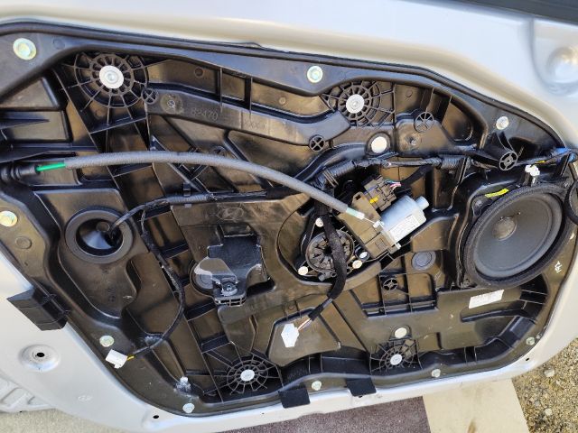 bontott HYUNDAI i40 Bal első Ajtó (Részeivel)