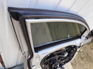 bontott HYUNDAI i40 Bal első Ajtó (Részeivel)