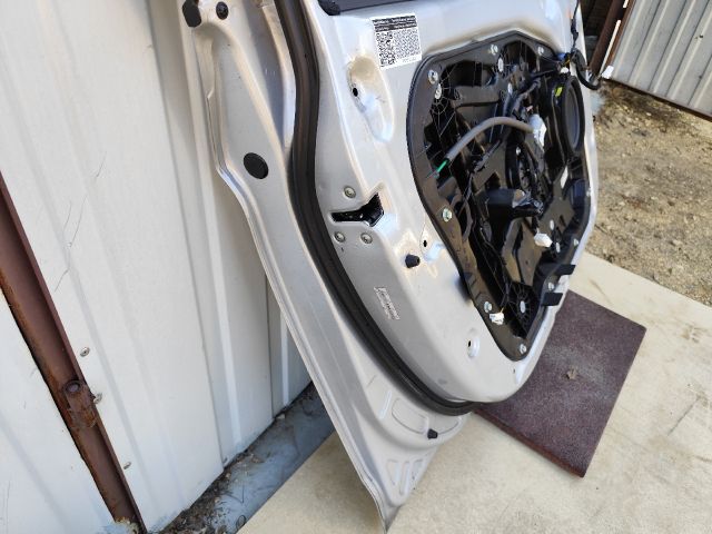 bontott HYUNDAI i40 Bal első Ajtó (Részeivel)