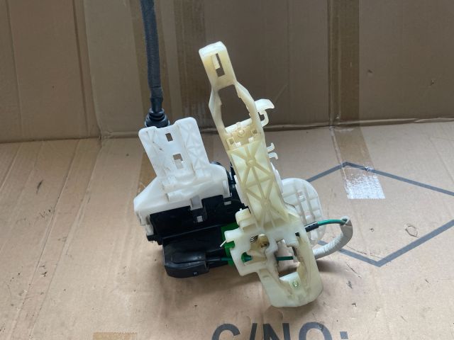 bontott HYUNDAI i40 Bal első Ajtózár