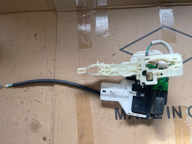 bontott HYUNDAI i40 Bal első Ajtózár