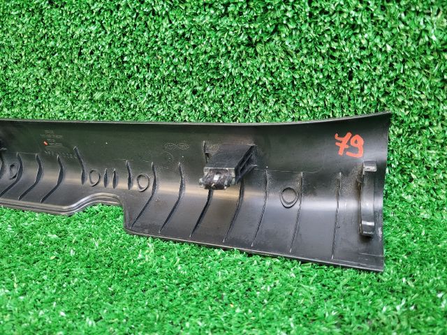 bontott HYUNDAI i40 Bal első Belső Küszöb Burkolat