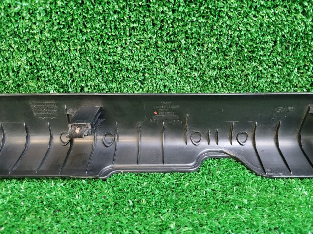 bontott HYUNDAI i40 Bal első Belső Küszöb Burkolat