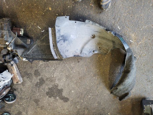 bontott HYUNDAI i40 Bal első Dobbetét (Kerékjárati, Műanyag)