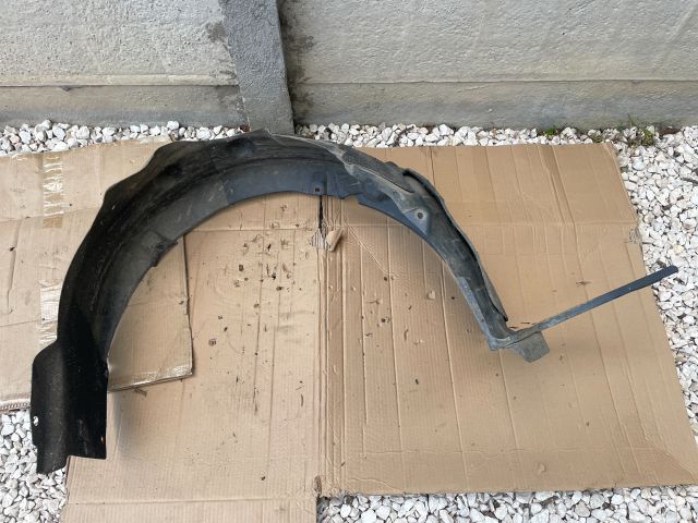 bontott HYUNDAI i40 Bal első Dobbetét (Kerékjárati, Műanyag)