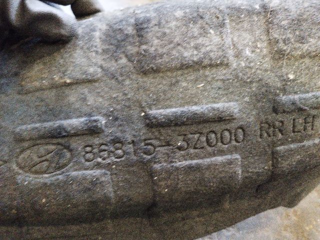 bontott HYUNDAI i40 Bal első Dobbetét (Kerékjárati, Műanyag)