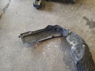 bontott HYUNDAI i40 Bal első Dobbetét (Kerékjárati, Műanyag)