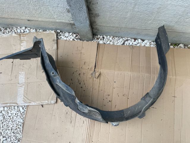 bontott HYUNDAI i40 Bal első Dobbetét (Kerékjárati, Műanyag)