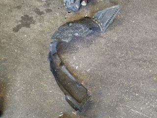 bontott HYUNDAI i40 Bal első Dobbetét (Kerékjárati, Műanyag)