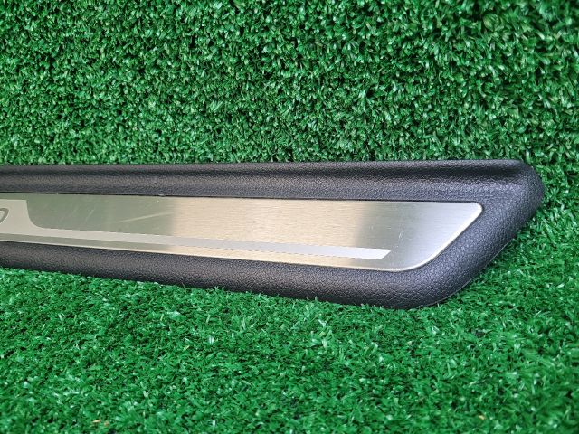 bontott HYUNDAI i40 Bal első Küszöb Díszléc