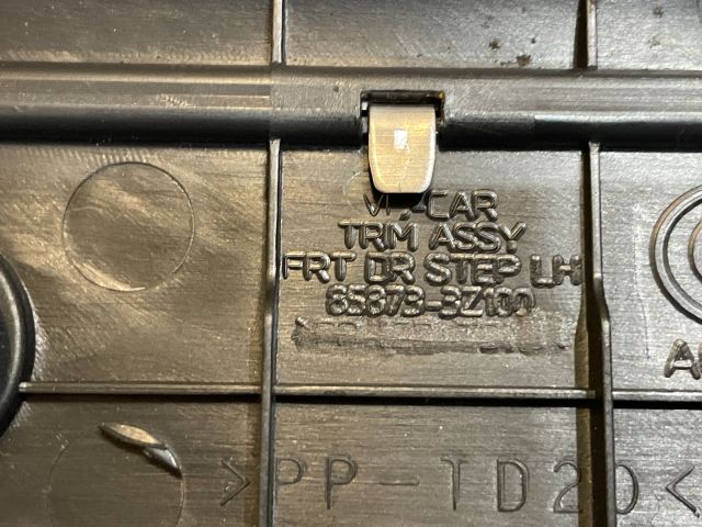 bontott HYUNDAI i40 Bal első Küszöb Díszléc