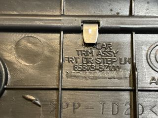 bontott HYUNDAI i40 Bal első Küszöb Díszléc