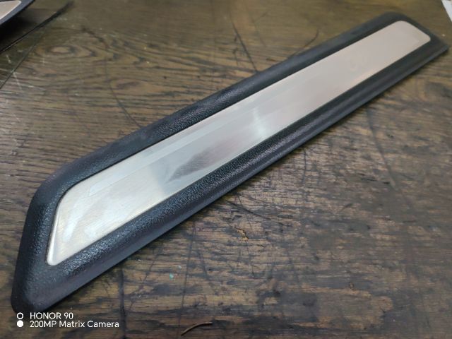 bontott HYUNDAI i40 Bal első Küszöb Díszléc