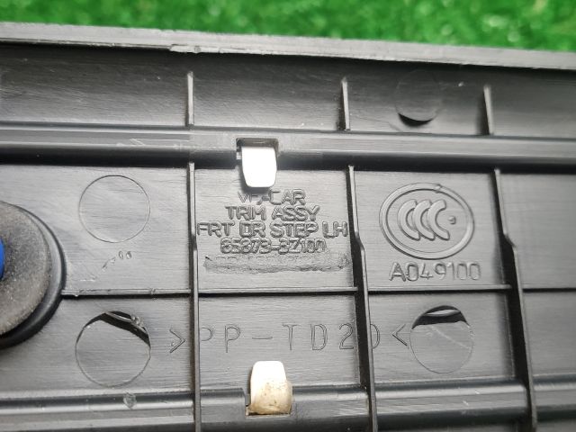 bontott HYUNDAI i40 Bal első Küszöb Díszléc