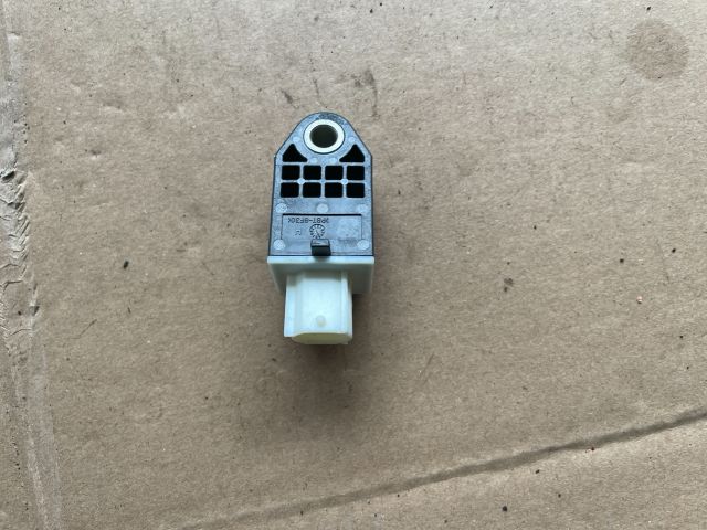 bontott HYUNDAI i40 Bal első Oldal Ütközés Érzékelő